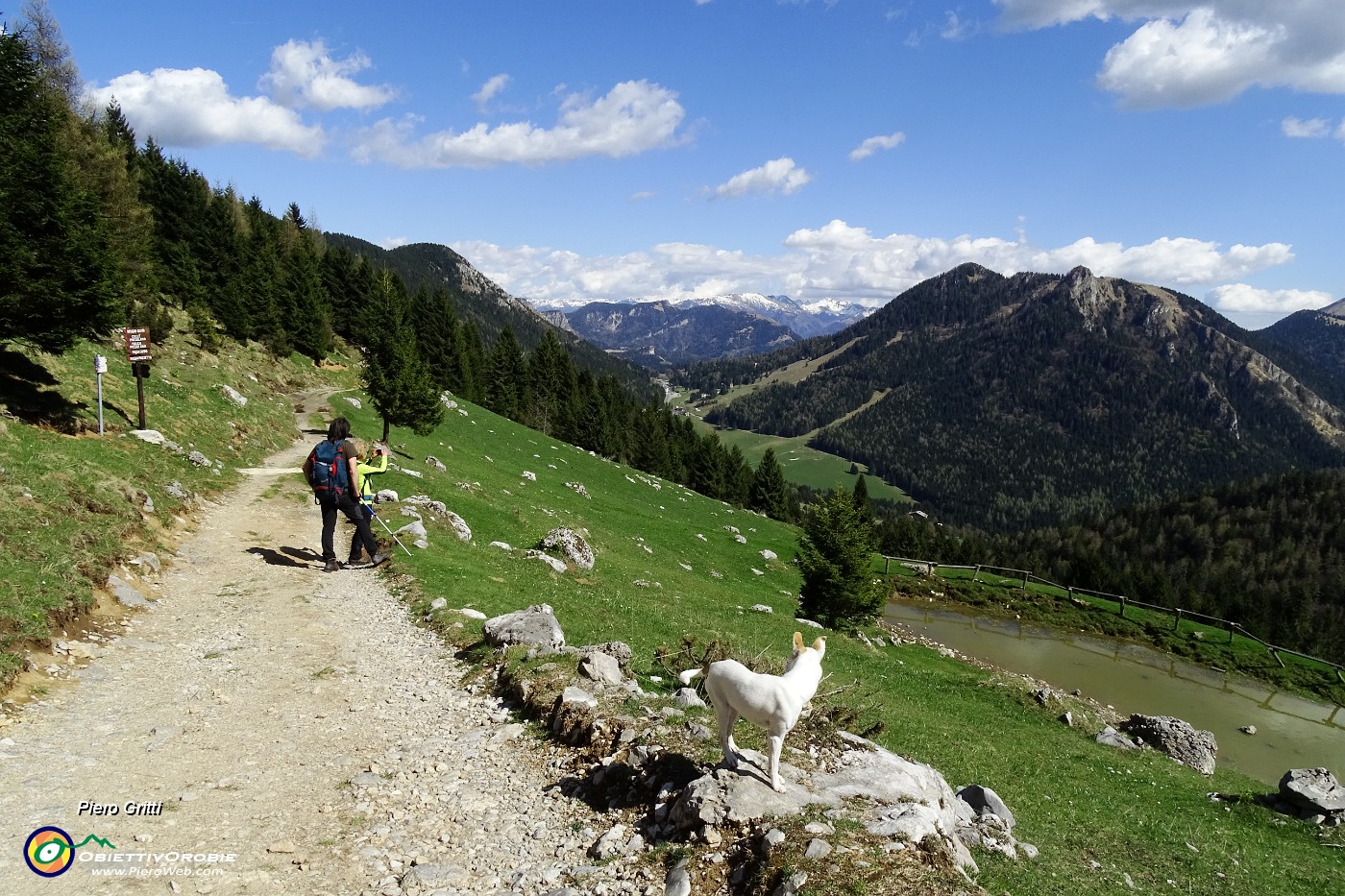 22 Vista verso Scanapa e Passo Presolana.JPG